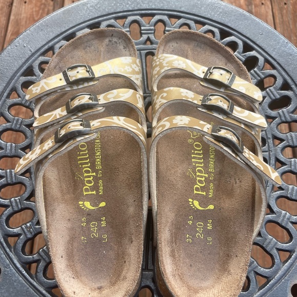 BIRKENSTOCK Papillio 3-Strap Floral Print
Gold & White Leather Sandals Size 6 - Picture 4 of 8